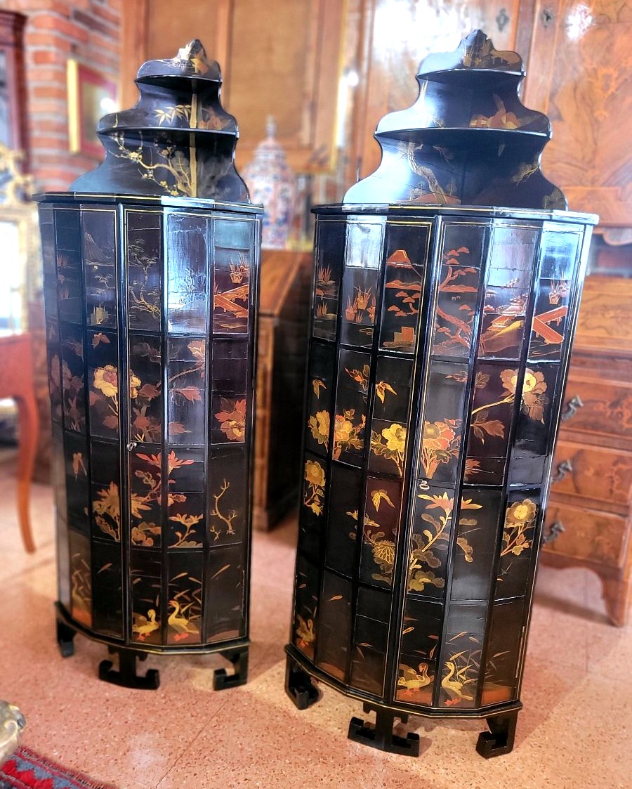 Paire de meubles d'angle français Napoléon III avec rehausseurs, décorés de chinoiseries-photo-2