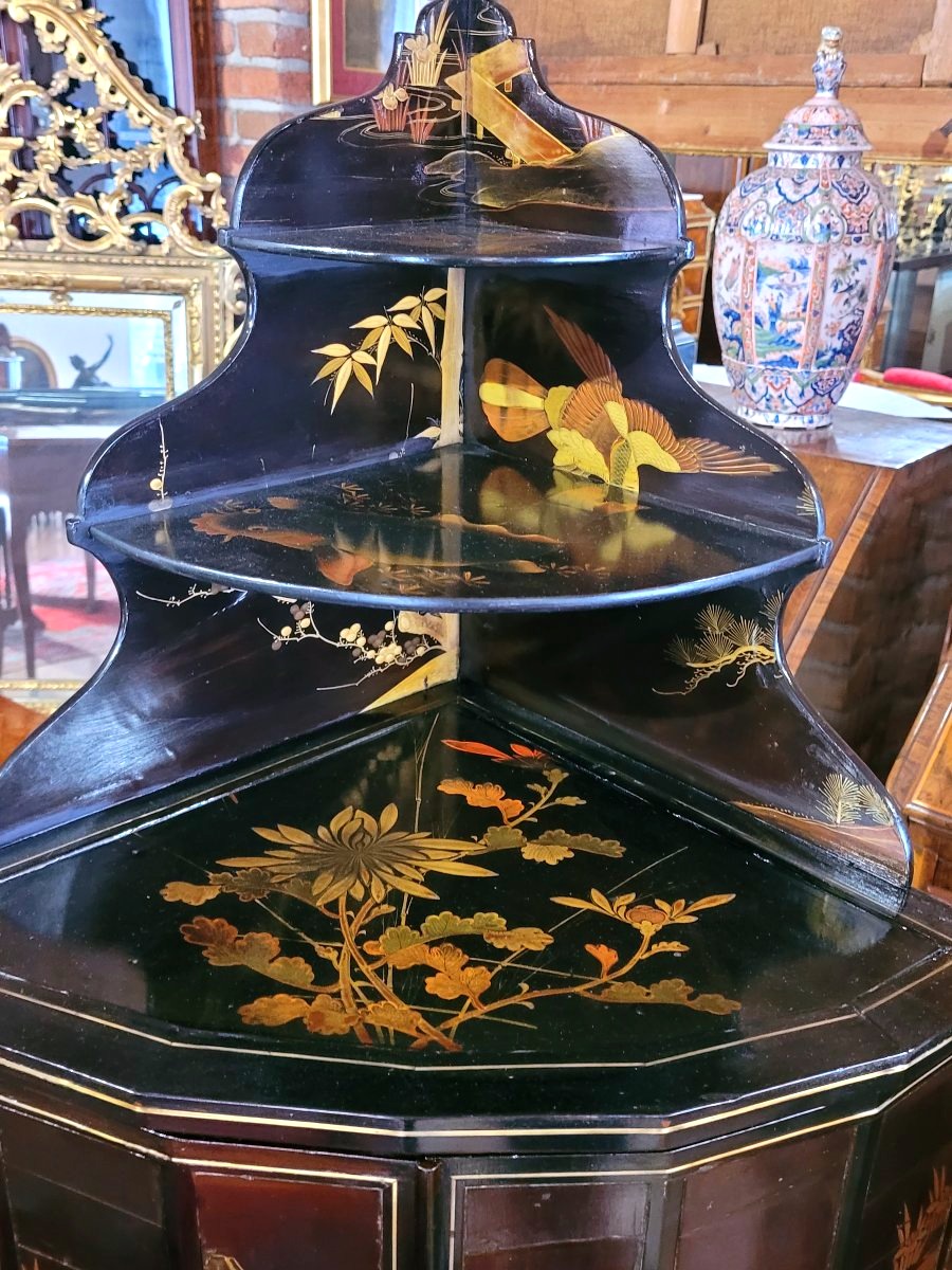 Paire de meubles d'angle français Napoléon III avec rehausseurs, décorés de chinoiseries-photo-2