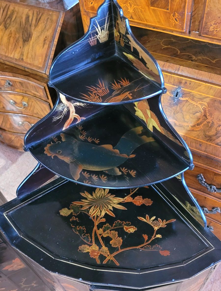 Paire de meubles d'angle français Napoléon III avec rehausseurs, décorés de chinoiseries-photo-3