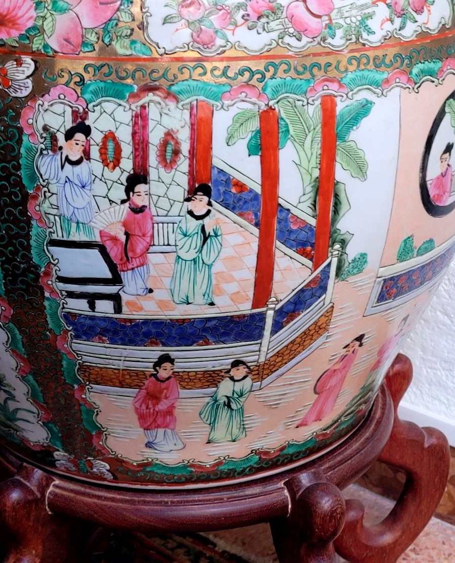 Cache-pot chinois décoré, XXe siècle, avec base en bois-photo-1