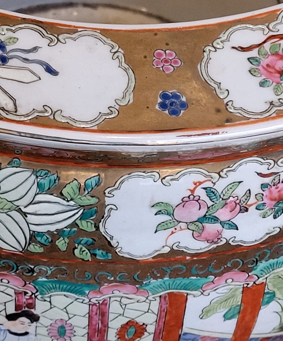 Cache-pot chinois décoré, XXe siècle, avec base en bois-photo-4