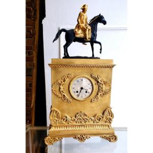 Pendule d'époque Empire Représentant Napoléon à Cheval, l'Horloge Est En Bronze Doré 18 Kt 