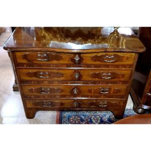 Antique Chest Of Drawers From The 1750s (approximately) In Walnut Wood.