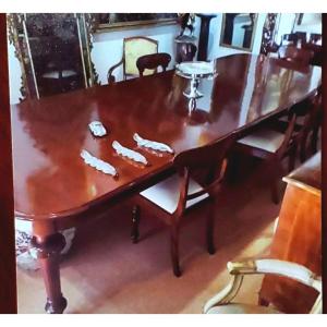 Victorian English Table, In Mahogany Wood. This Table Is Extendable At Will