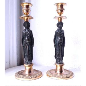 Deux bougeoirs Empire en bronze naturel et bronze doré 18 carats 