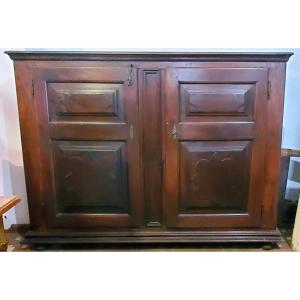 Buffet ancien en noyer, fin du XVIIIe siècle, fabriqué en Italie du Nord.