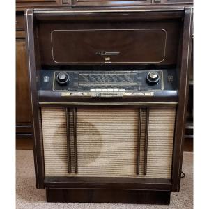 A 1950s Grundig Radio With A Turntable