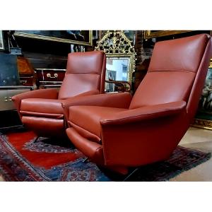 Deux fauteuils d'origine des années 1960, entièrement restaurés avec un nouveau revêtement 