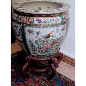 Cache-pot chinois décoré, XXe siècle, avec base en bois