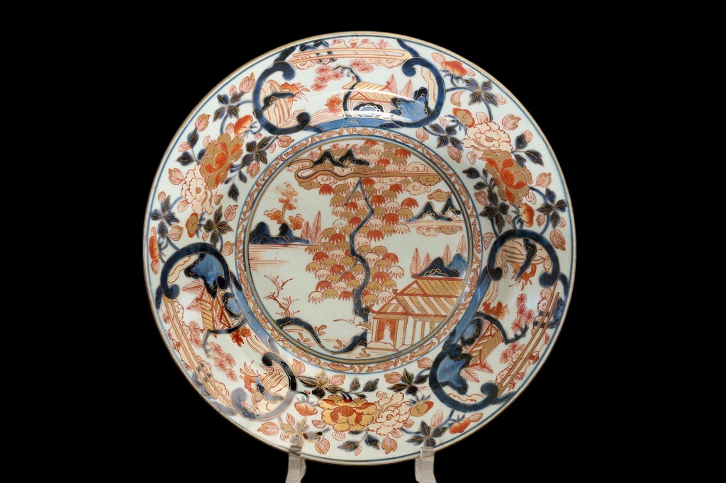 Assiette en porcelaine à décor Imari