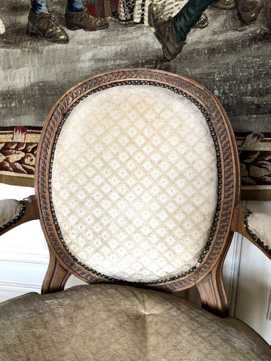 Pair Of Louis XVI Medallion Armchairs Stamped "l. C. Carpentier"-photo-1