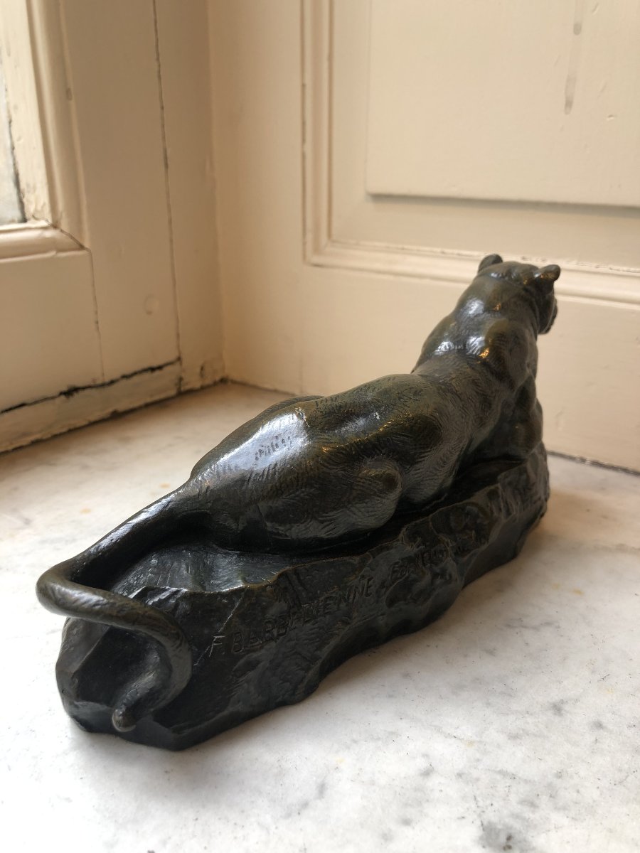 Bronze animalier d'Antoine-Louis Barye, lionne au repos-photo-7