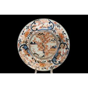 Assiette en porcelaine à décor Imari