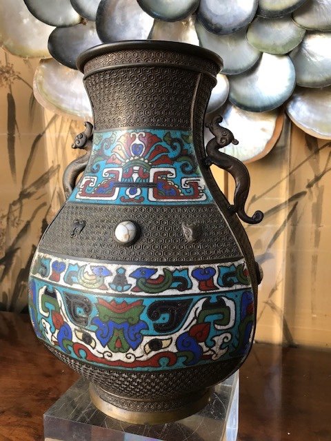Vase En Bronze Avec émaux Cloisonnés Et Cabochons. Japon XIX Siècle