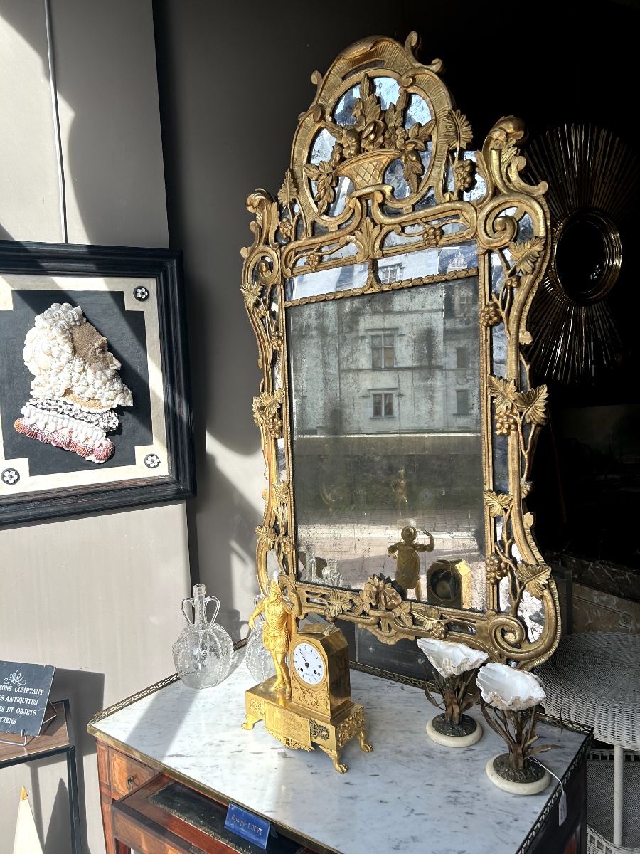 Large Provençal Mirror From "beaucaire" In Gilded Wood, 18th Century, Decorated With Vines