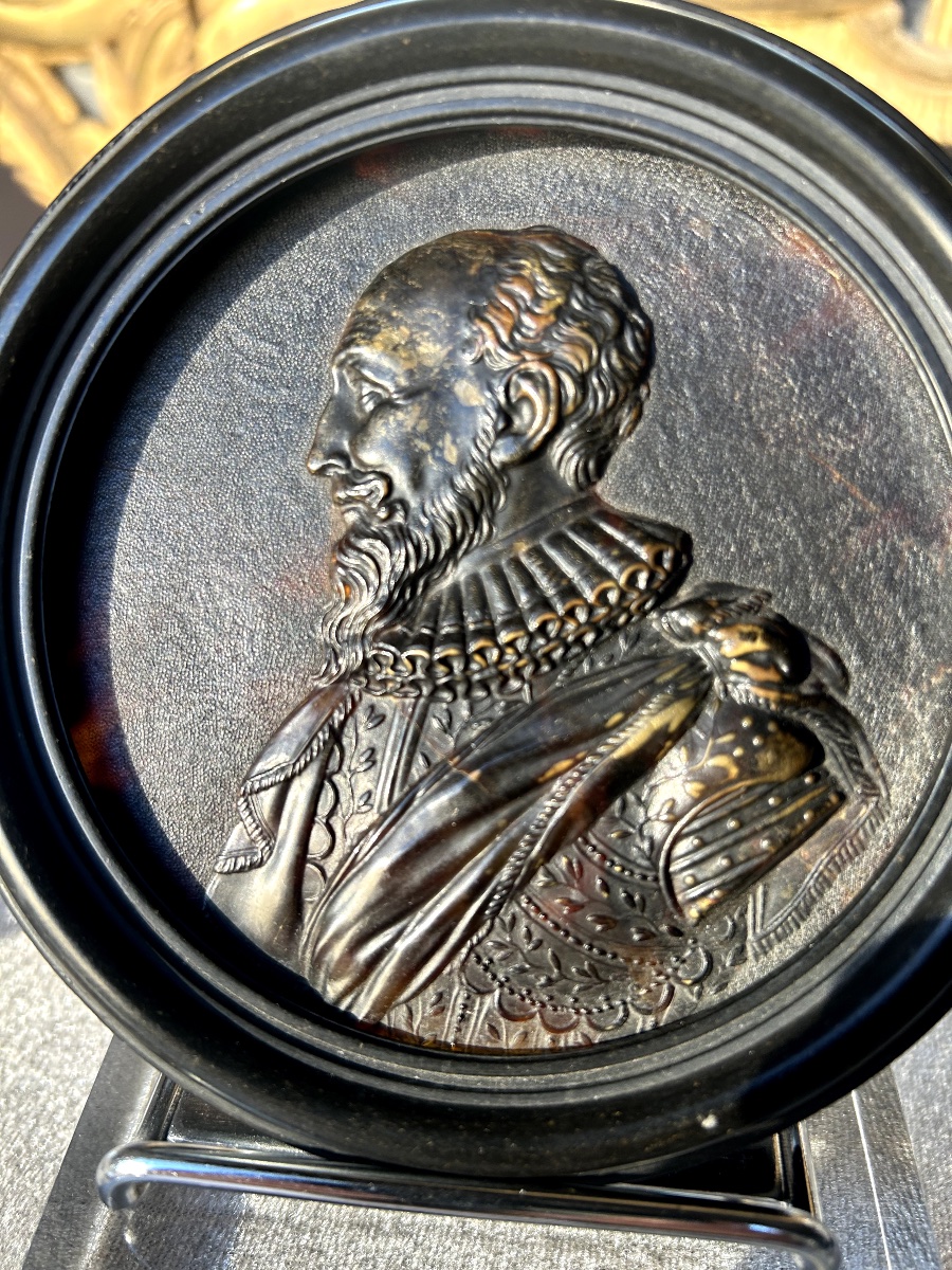 Pair Of Finely Carved Tortoise Shell Miniatures Of King Henri IV And Sully (19th Century).  -photo-3