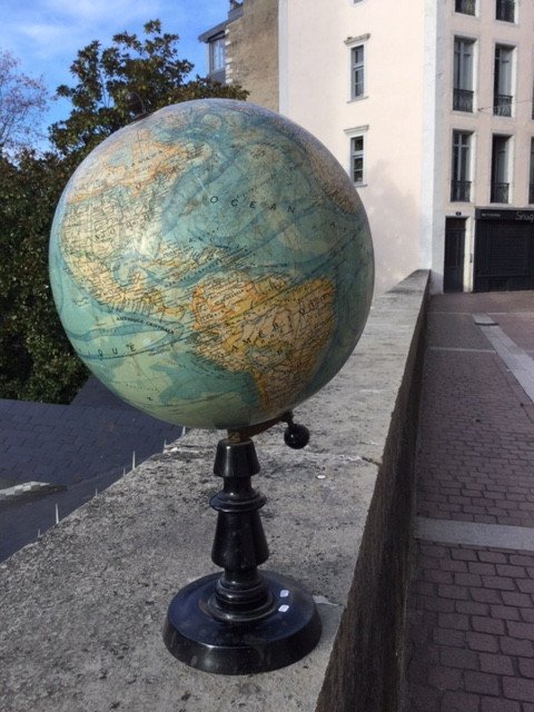 Grand Globe Terrestre Du XIXeme Siècle