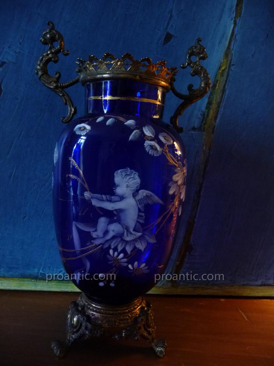 Paire de Vases en verre bleu émaillé Opalines, verres émaillés