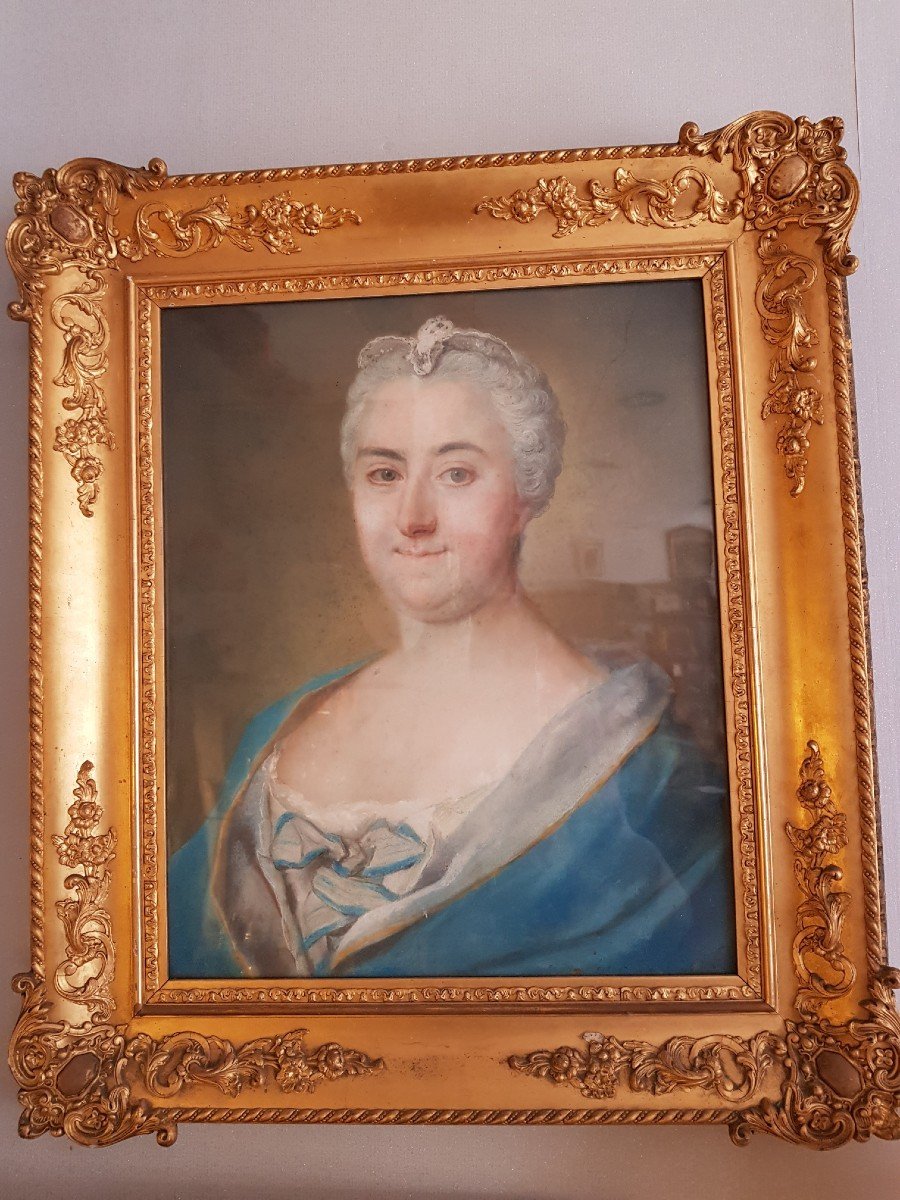 Portrait De Femme Au Pastel 19 ème  Siècle
