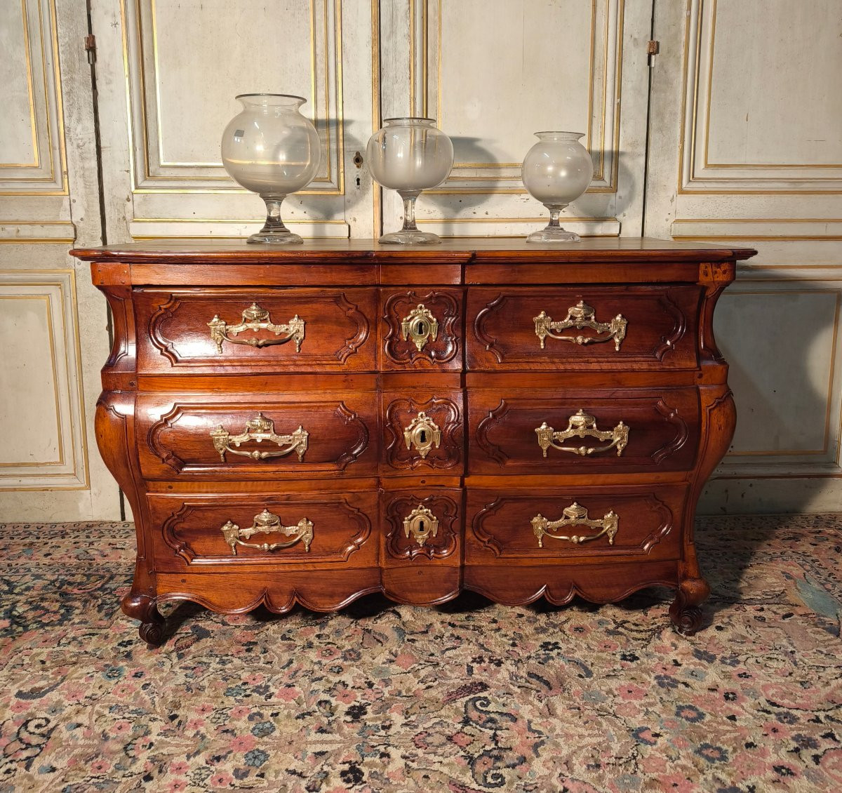 Commode bordelaise de forme tombeau et arbalète du 18 ème siècle -photo-5