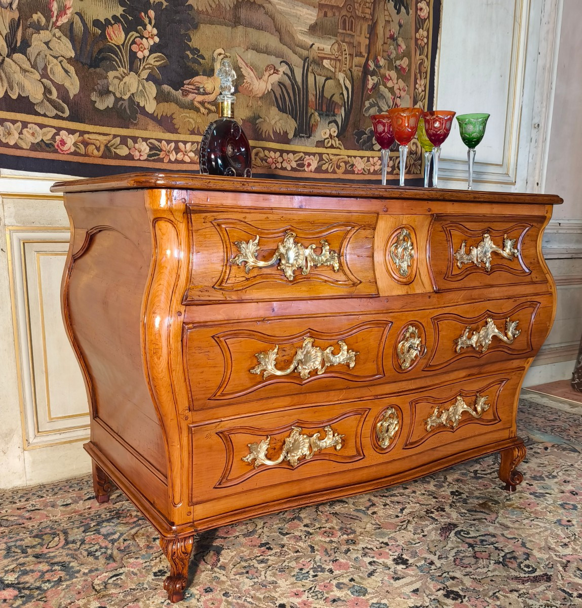 Commode tombeau louis XV en merisier du 18 ème siècle 