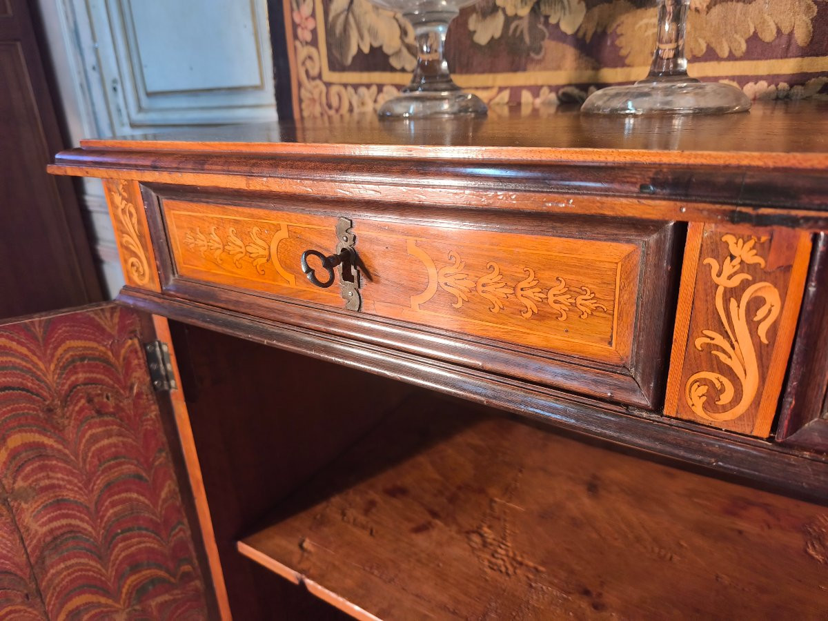 Buffet en noyer et marqueterie du 17 ème siècle -photo-2