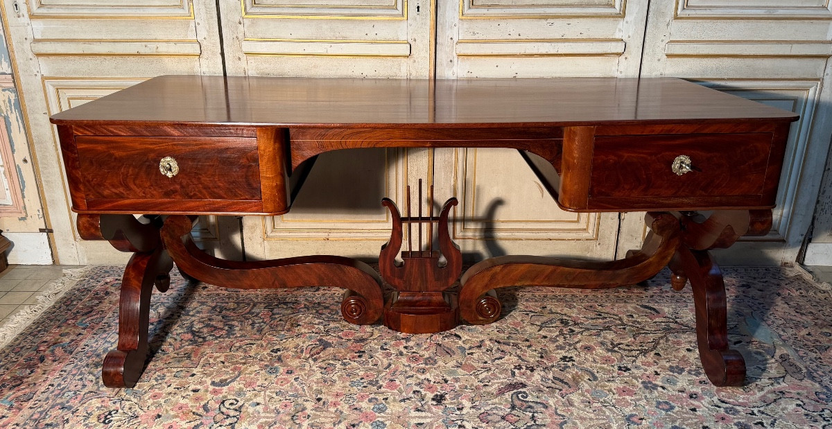 Grand bureau Empire Napoléon en acajou décor à la harpe 