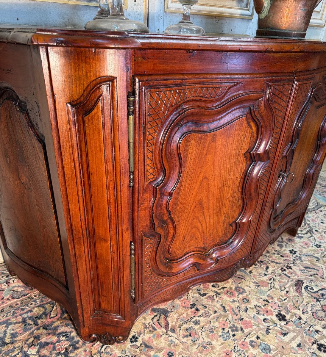 Buffet de chasse 18 eme galbé 3 faces d époque Louis XV -photo-1