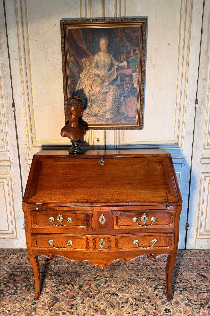Louis XV Curved Slant-front Desk In Walnut, 18th Century 