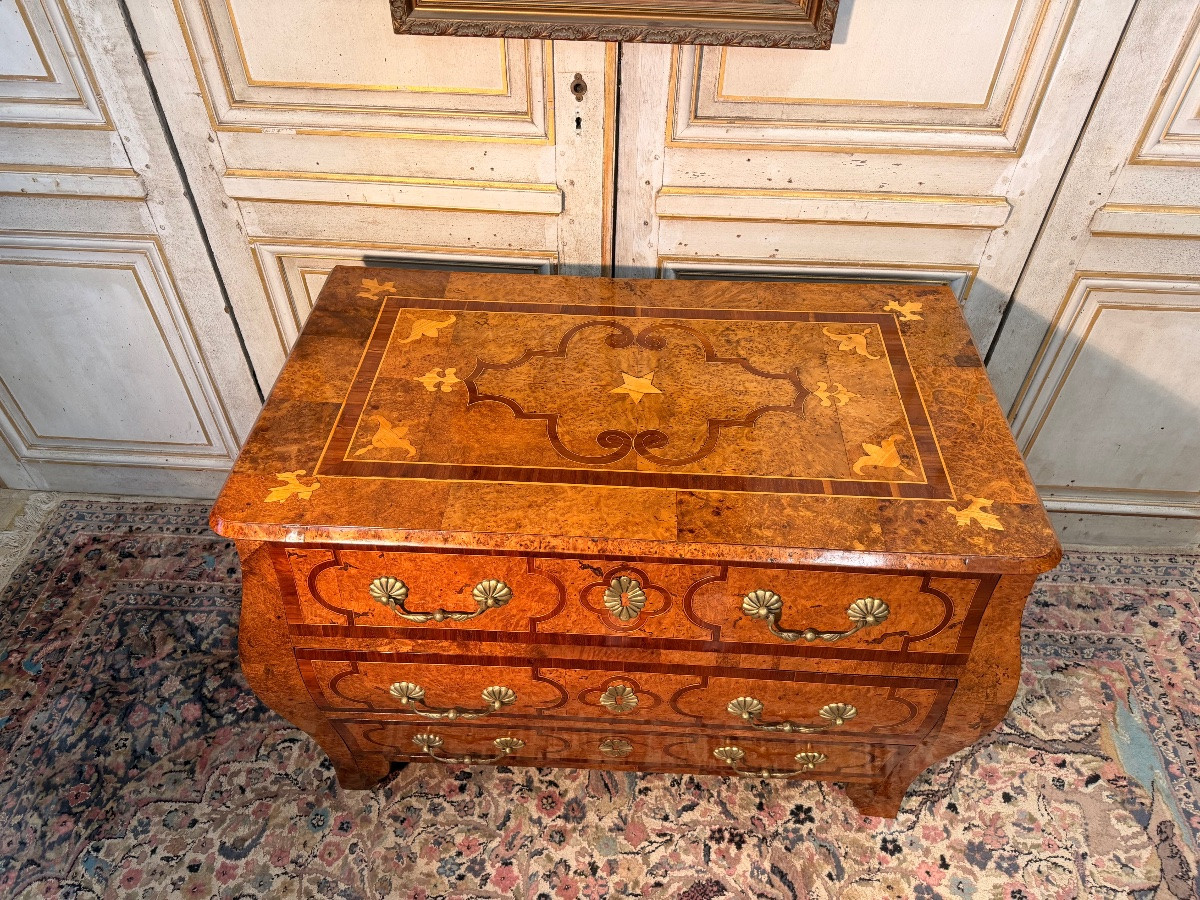 Commode galbé d époque Louis XV en loupe d amboine 18 eme siècle -photo-2
