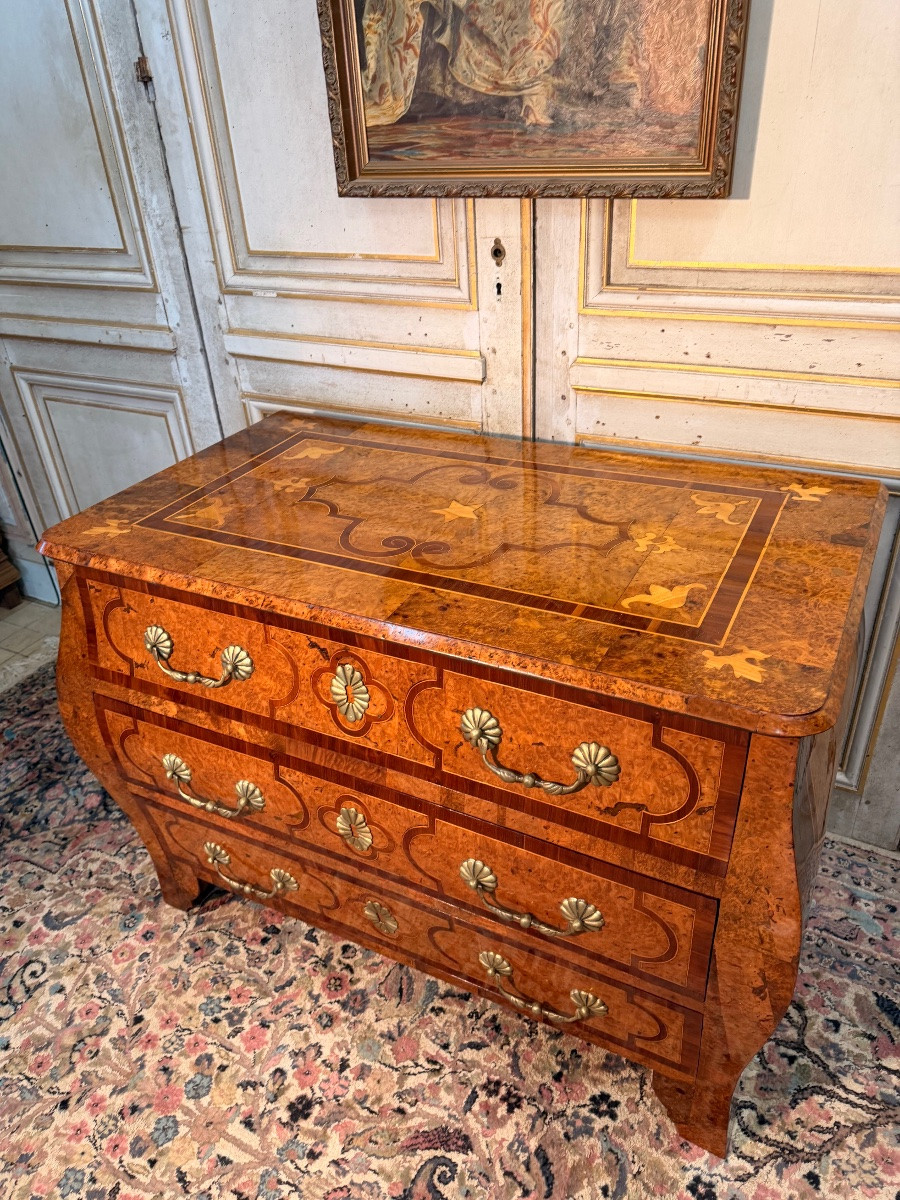 Commode galbé d époque Louis XV en loupe d amboine 18 eme siècle -photo-3