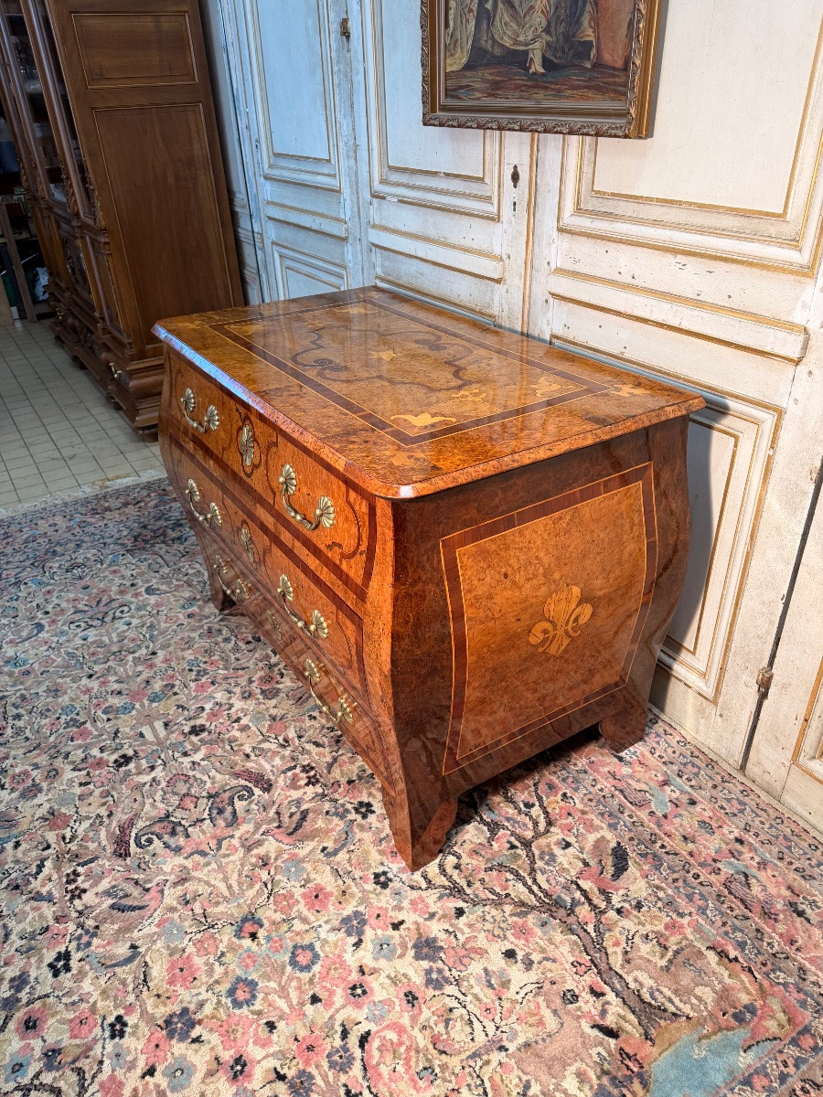 Commode galbé d époque Louis XV en loupe d amboine 18 eme siècle -photo-4