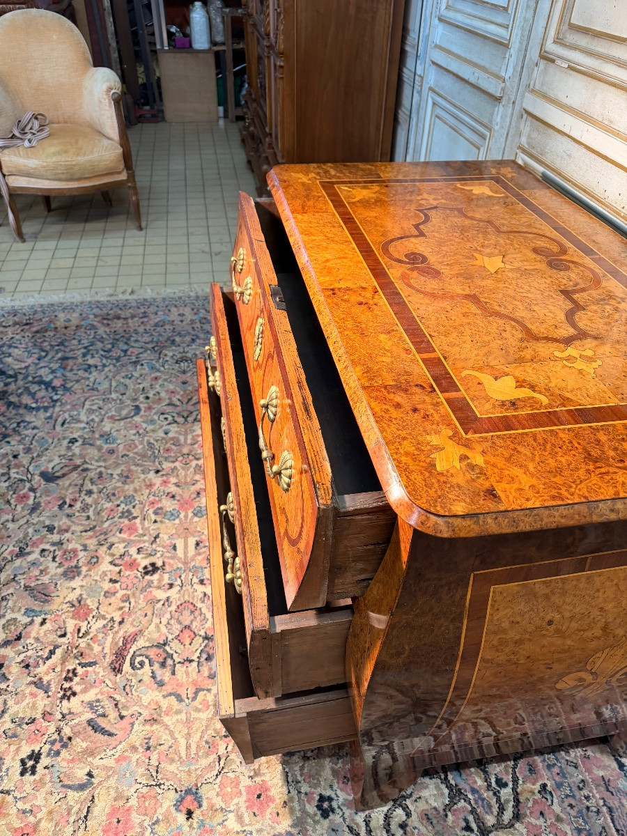 Commode galbé d époque Louis XV en loupe d amboine 18 eme siècle -photo-5