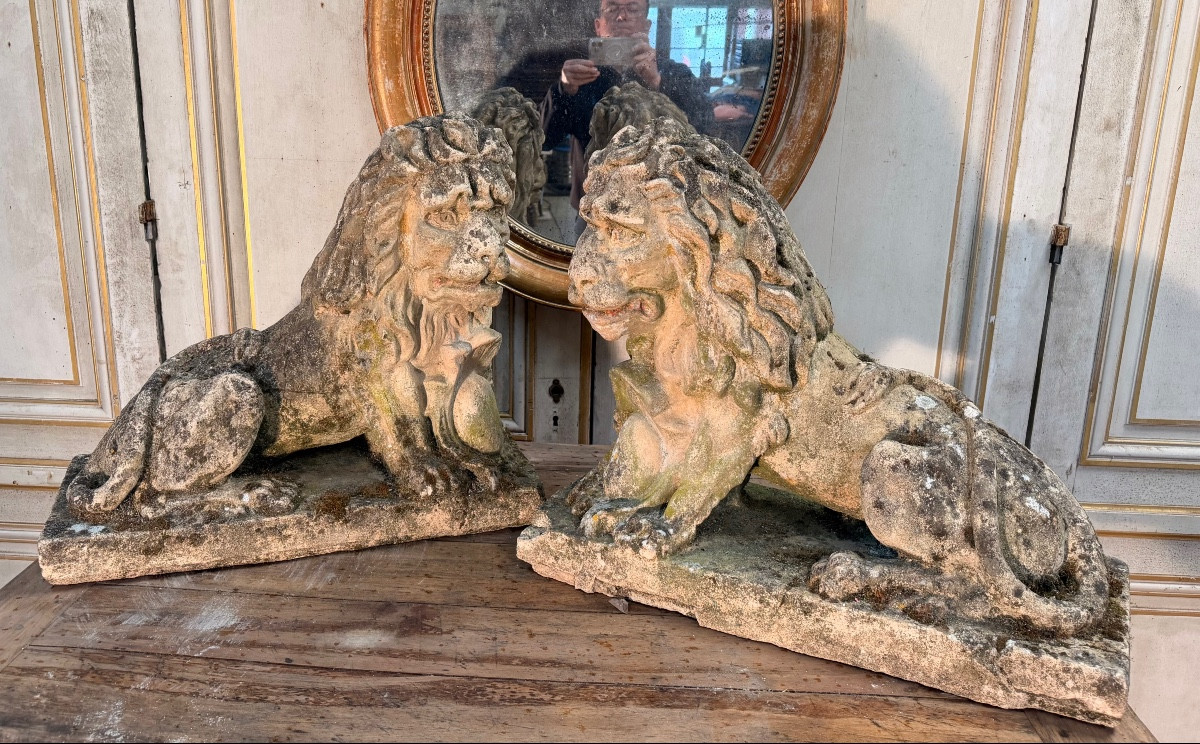 Paire de lions ancien 