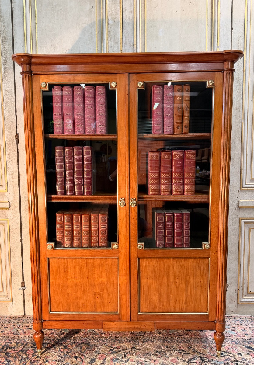 Bibliothèque de style Louis XVI estampillee André Mailfert