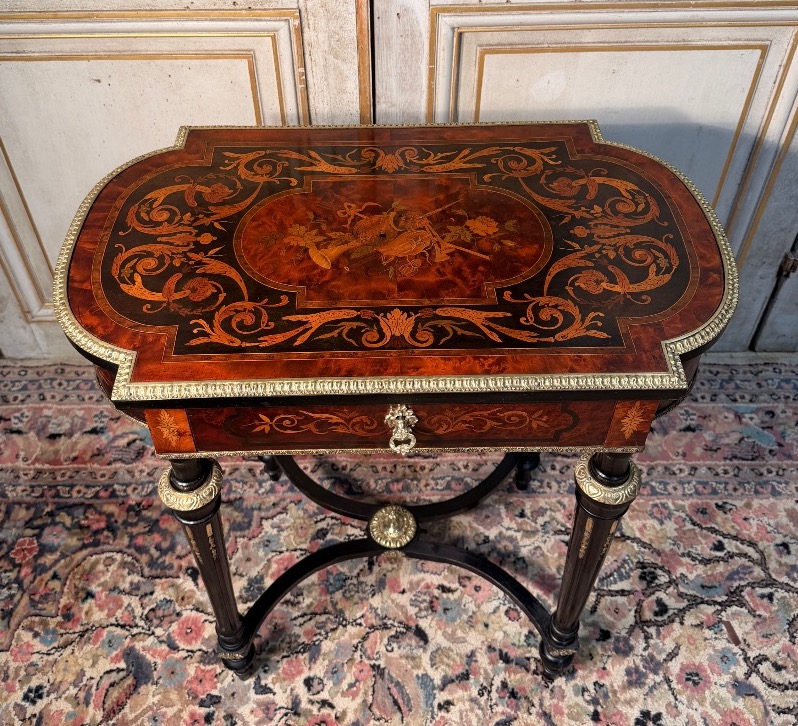 Table travailleuse Napoléon en marqueterie fine 