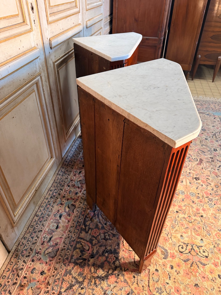 Pair Of 18th-century Louis XVI-style Corner Cabinets -photo-1