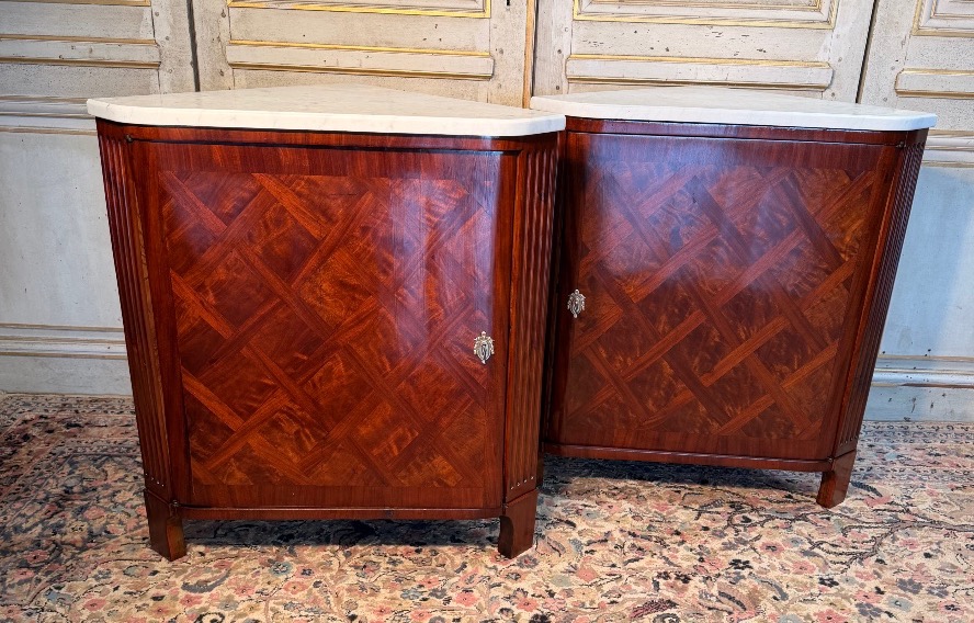 Pair Of 18th-century Louis XVI-style Corner Cabinets -photo-2