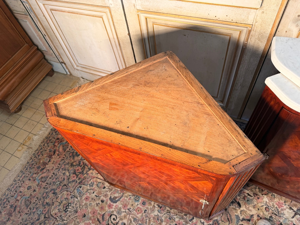 Pair Of 18th-century Louis XVI-style Corner Cabinets -photo-5