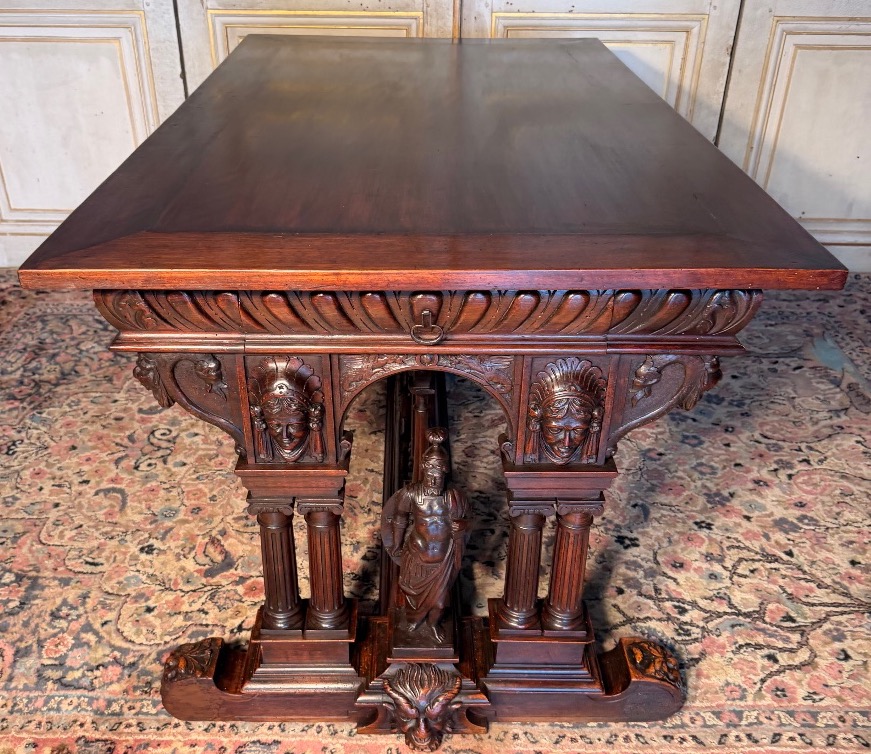19th-century Renaissance-style Walnut Coffee Table -photo-2