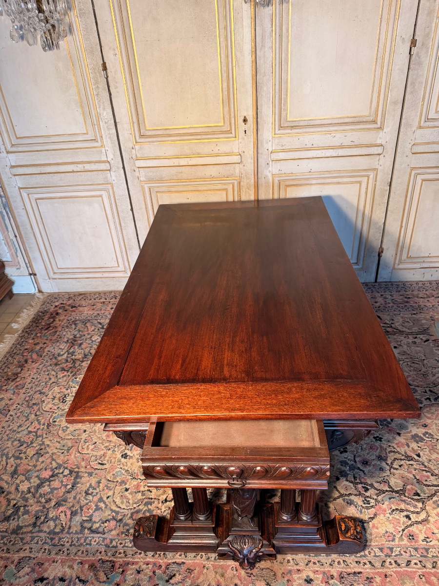 19th-century Renaissance-style Walnut Coffee Table -photo-1