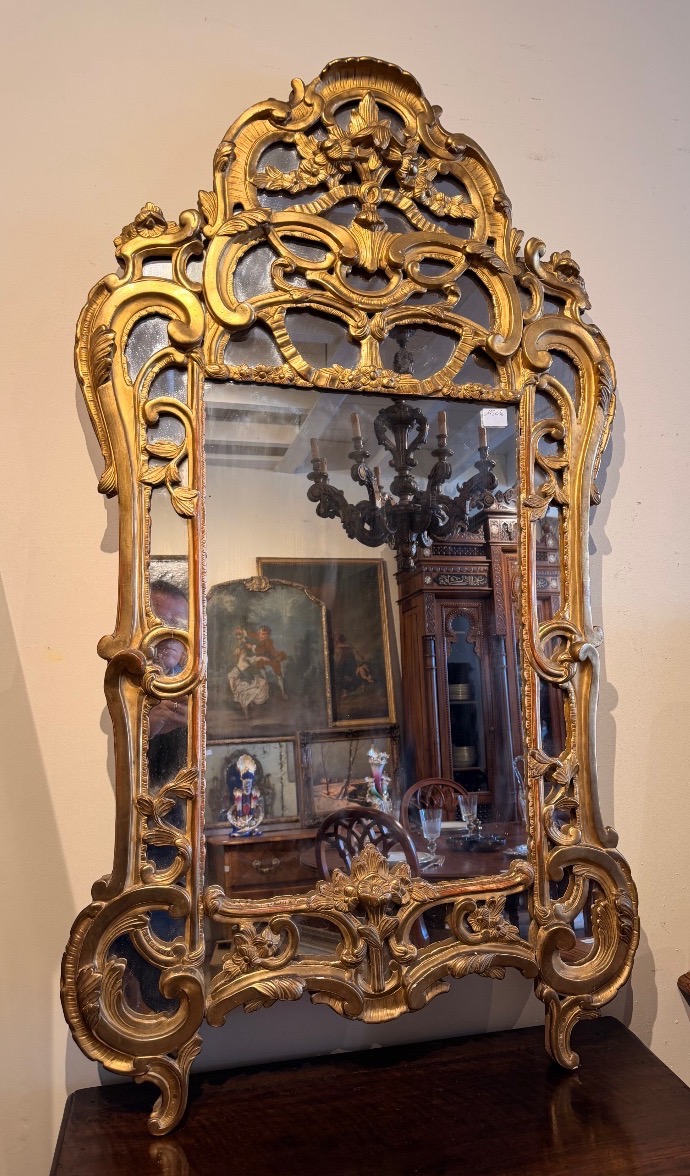 Miroir d époque Louis XV en bois doré 18 eme à pareclose 