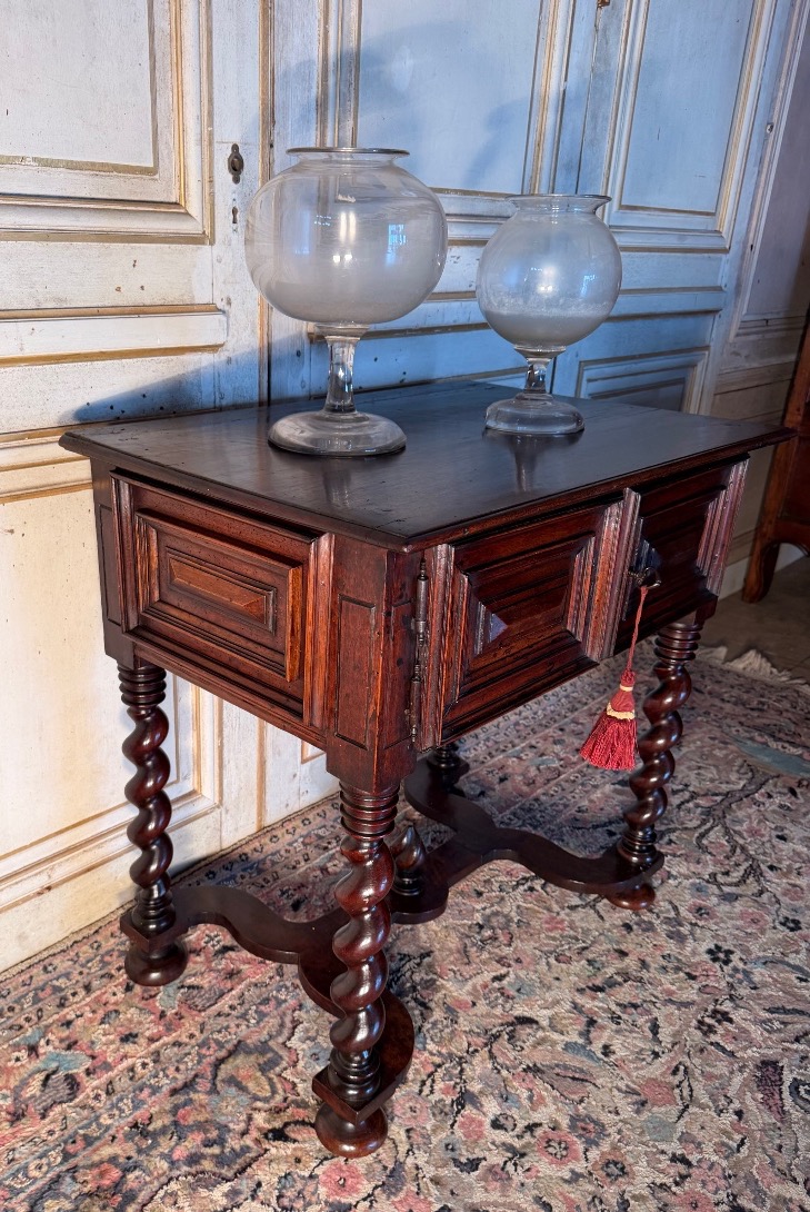 Table -photo-2