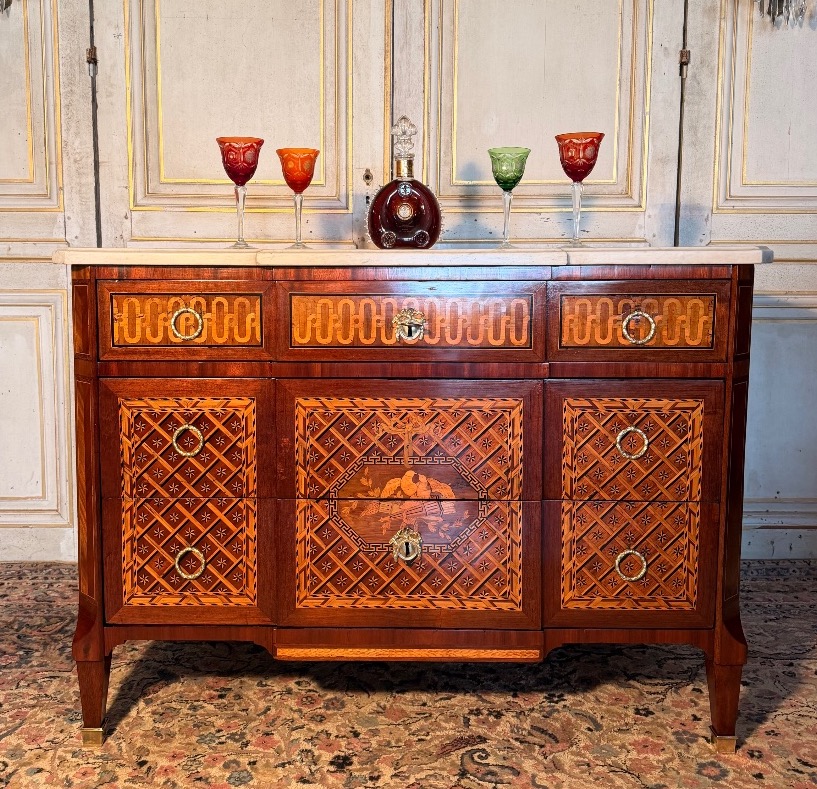 Commode d époque Louis XVI 18 eme en marqueterie 