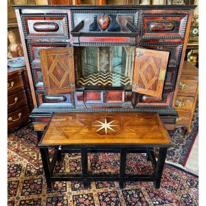 Cabinet flamand 17 eme en écaille rouge 