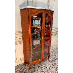 Vitrine galbée en marqueterie estampillée Mailfert