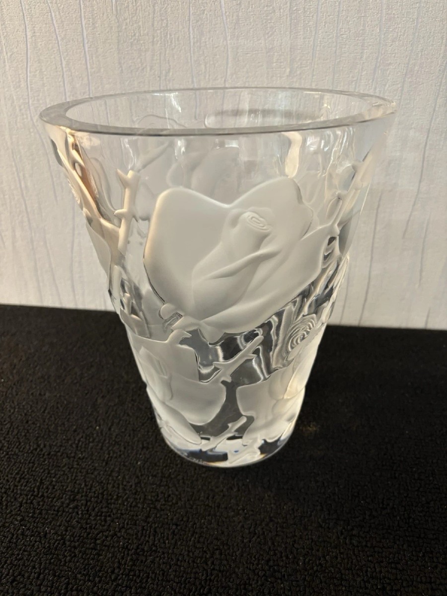 Vase Décor De Roses Modèle Ispahan En Cristal Lalique France