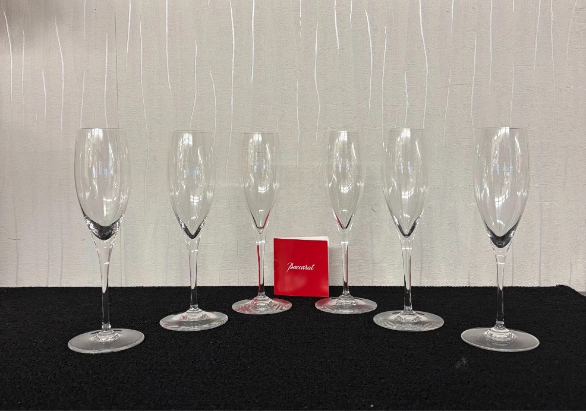 6 FLUTES A CHAMPAGNE  modèle SAINT REMY en  cristal de  BACCARAT  (prix des 6 flutes)