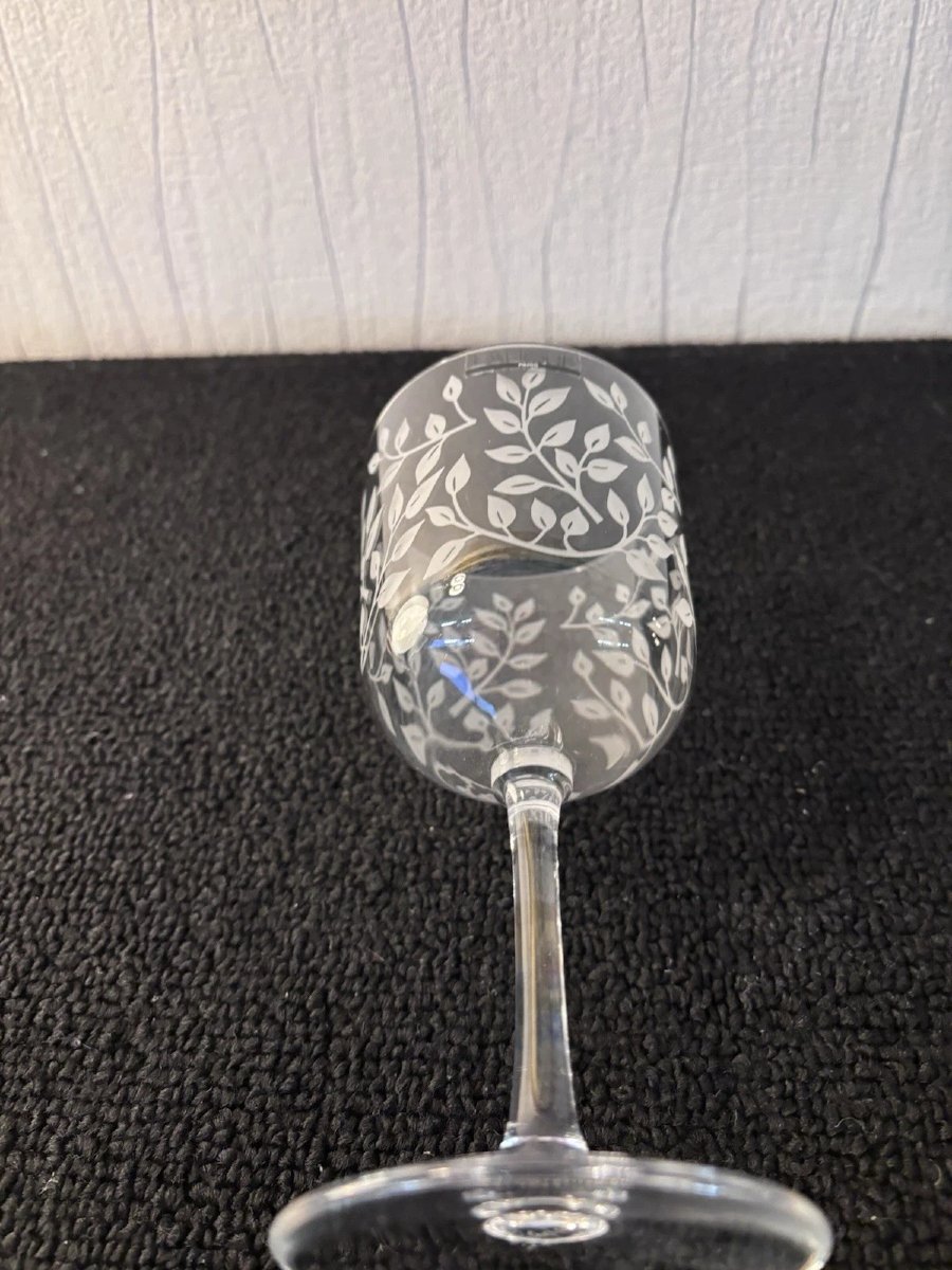 Lalique Liane Clear Crystal Wine Glass-photo-2