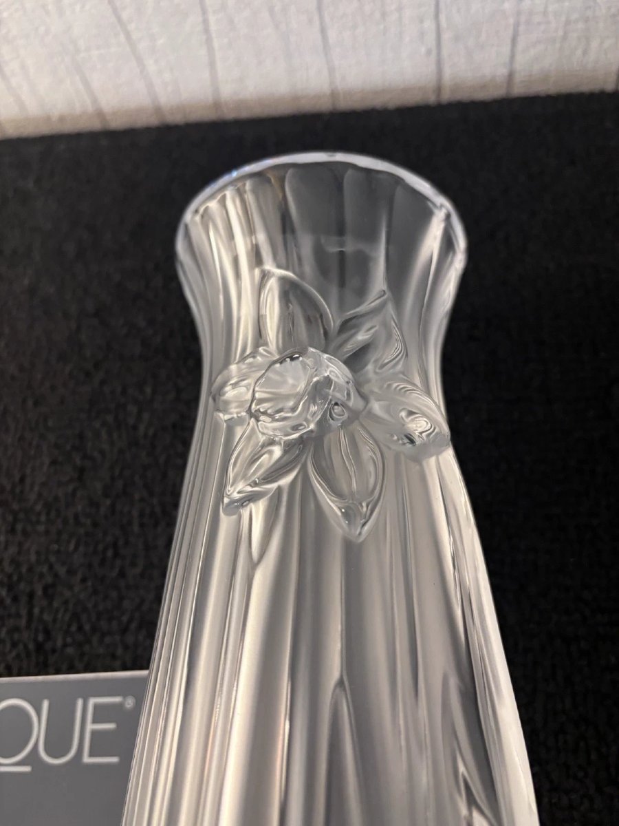 Lalique France Crystal Vase With Daffodil Design-photo-1